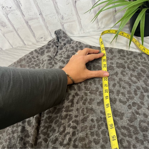 SUNDRY Leopard Print Open Cardigan - Picture 9 of 11